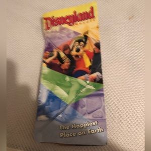 Early 2000 Disneyland Resorts Brochure- 710 $15 or $12 w/offer